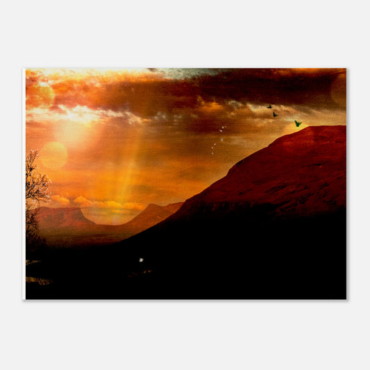 Grafisk affisch som föreställer Lapplandsporten sedd från Björkliden, i klassisk retrostil med varma färger