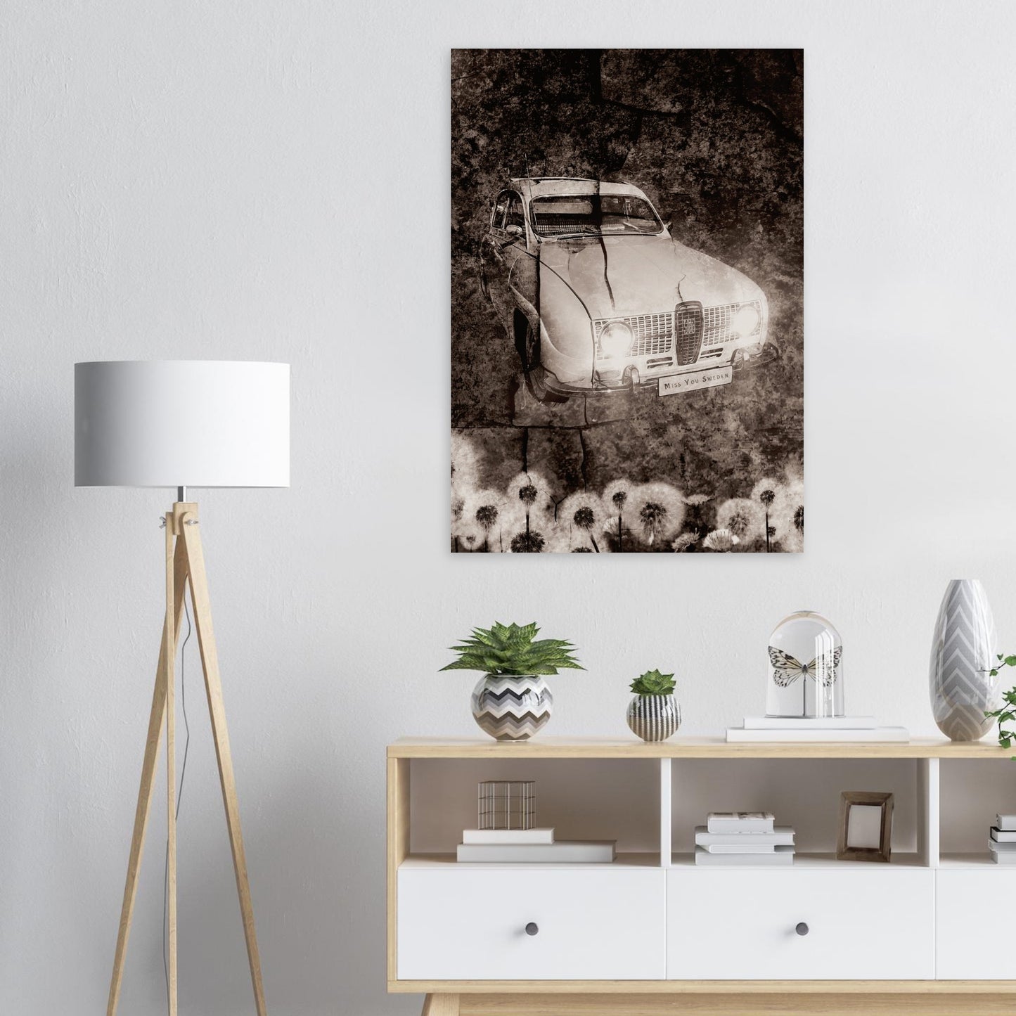 Retroaffisch på en SAAB V4 1976 som hänger på en vit vägg