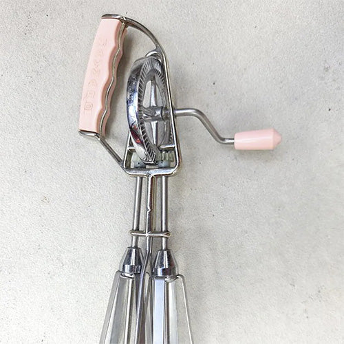 En Manuard-visp med rosa handduk