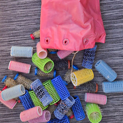 Rosa plastbag med papiljotter från 60-talet