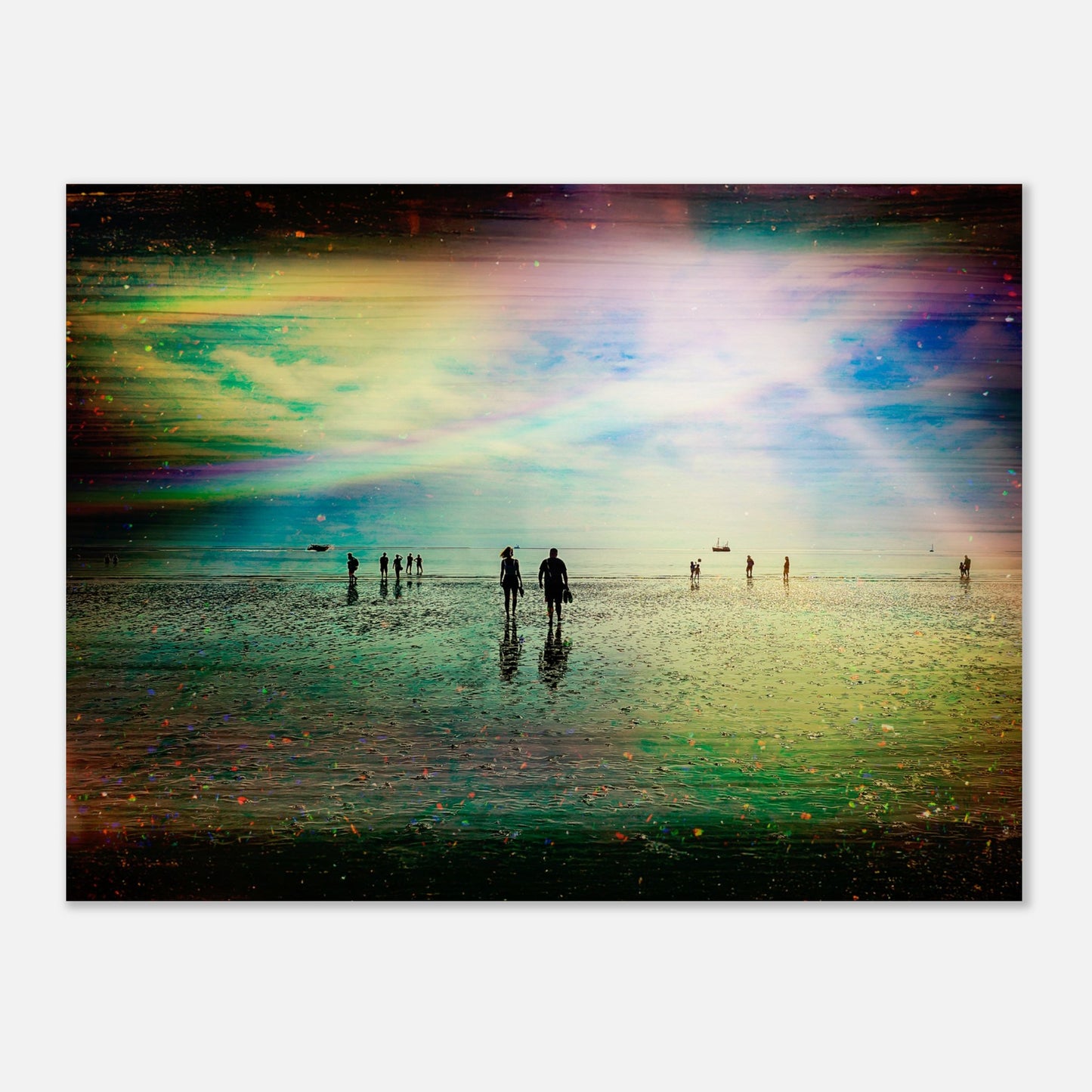 Några människor går mot havet Nordsjön vid ebb