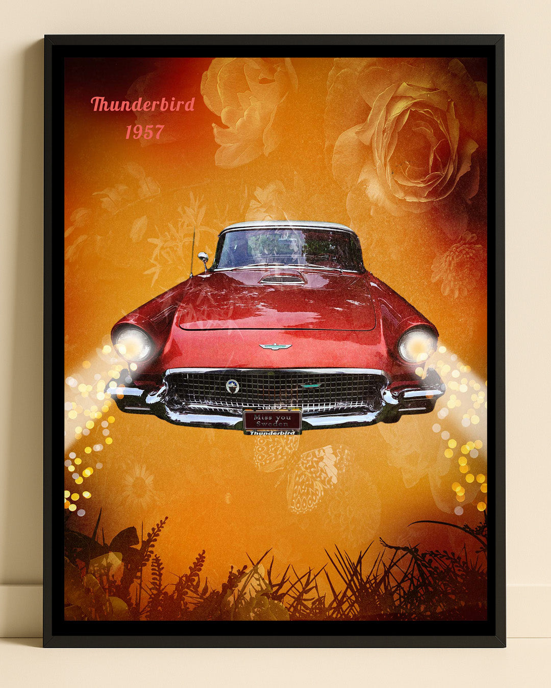 Konstnärlig retroposter på en röd Ford Thunderbird 1957 med text, inramad av vintage-rosor och varmt gyllene solljus.