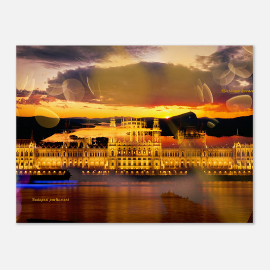 Konstnärlig plansch som kombinerar parlamentsbyggnaden i Budapest med vyn över Lapplandsporten i Björkliden under en gyllene solnedgång.