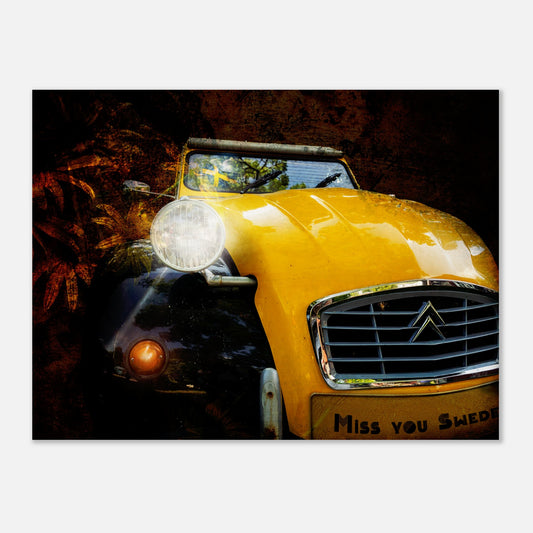 Retroposter på en gul citroen club