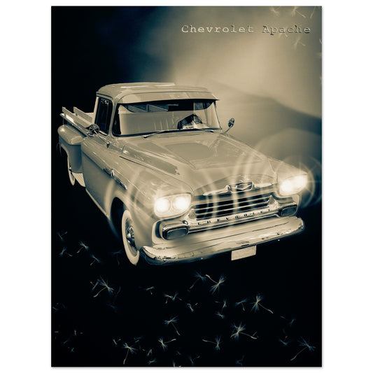En konstnärlig retroposter föreställande en grå Chevrolet Apache pickup truck med lysande strålkastare, omgiven av svävande maskrosfrön på en mörk bakgrund.